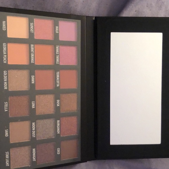 KAB COSMETICS DAY + NIGHT Eyeshadow palette - Picture 3 of 6